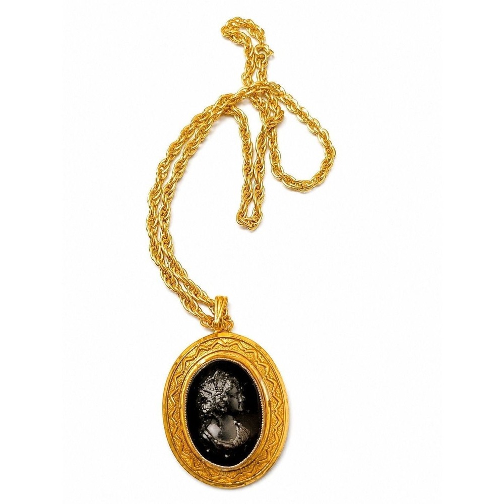 ⚜️26. French Jet Cameo Necklace